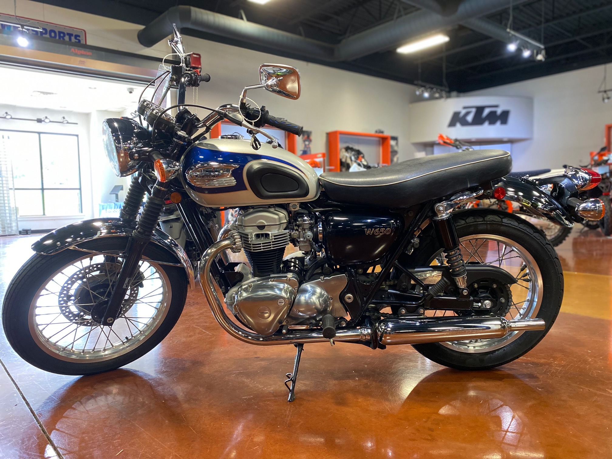 Pre-Owned 2000 KAWASAKI W650 For Sale